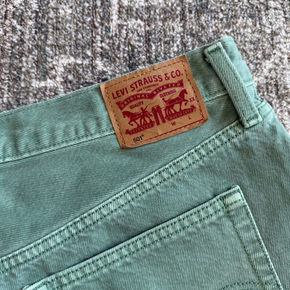 Levi Strauss Women’s Green Shorts - Picture 3 of 3